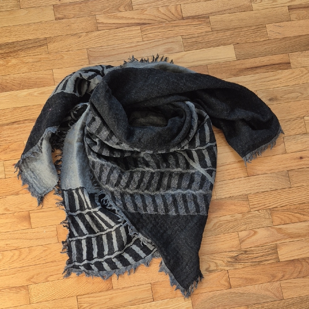 Wilfred Black and Gray Wool Scarf